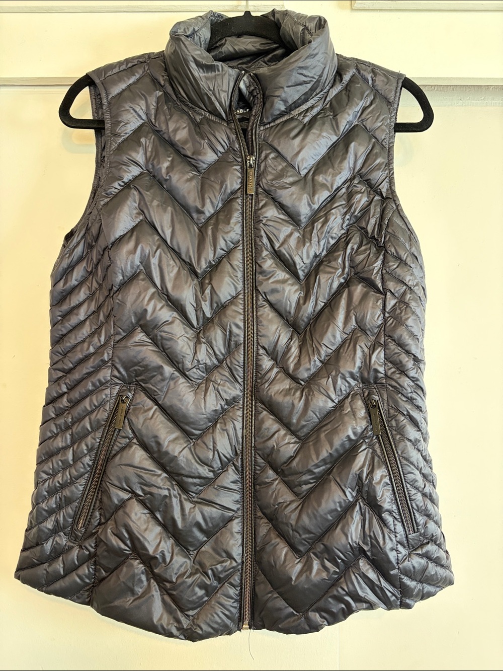 Michael Kors Chevron Quilted Puffer Vest in Navy size M